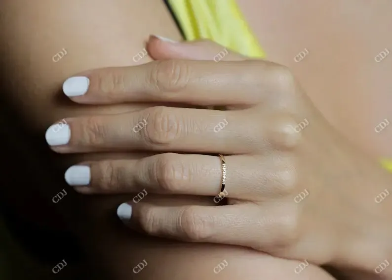 0.05CTW Round Cut Diamond Weeding Band