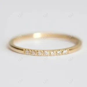 0.05CTW Round Cut Diamond Weeding Band