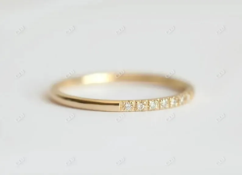 0.05CTW Round Cut Diamond Weeding Band