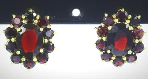 18ct Yellow Gold Red Garnet Cluster Stud Earrings