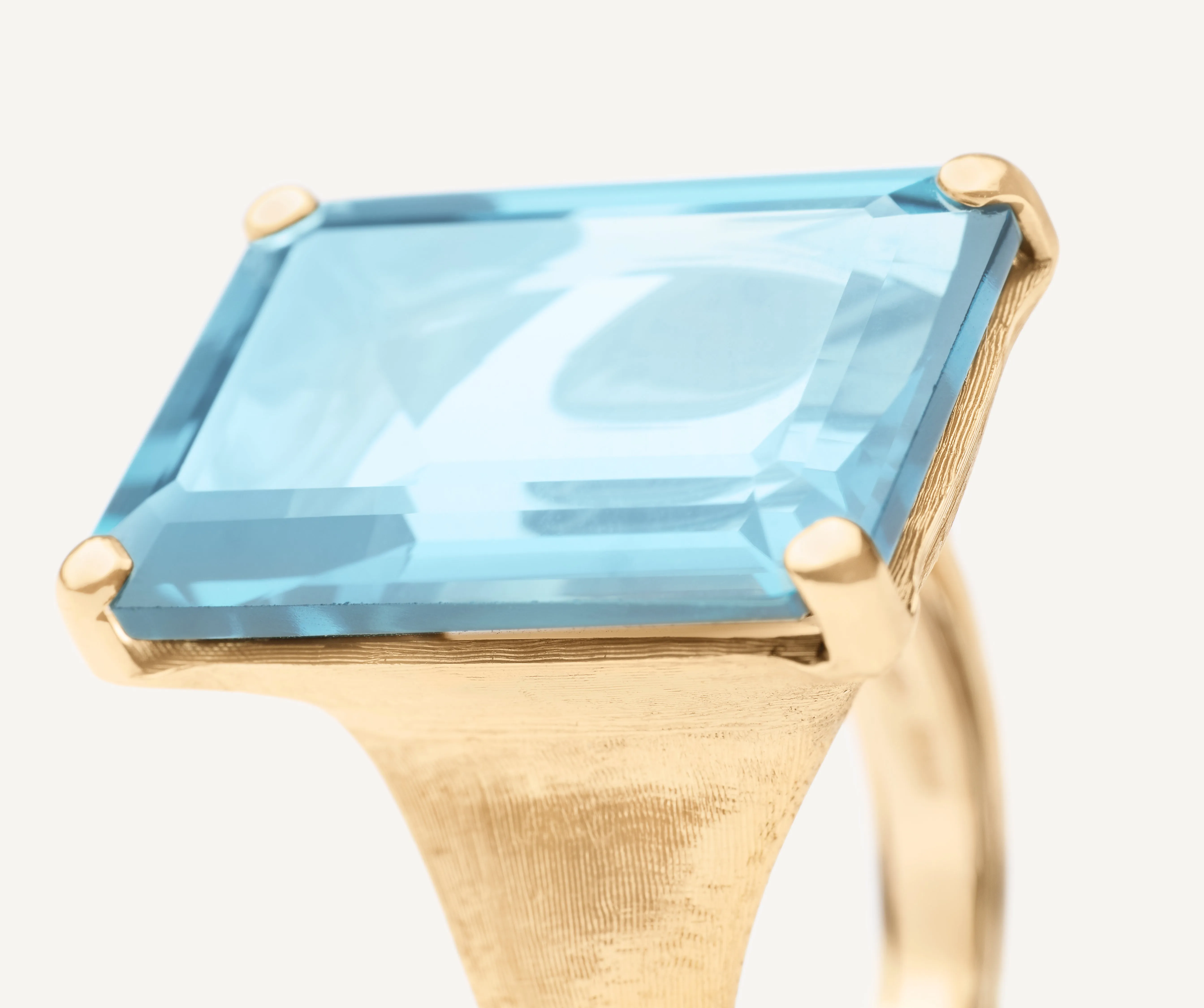 18K Yellow Gold Blue Topaz Cocktail Ring
