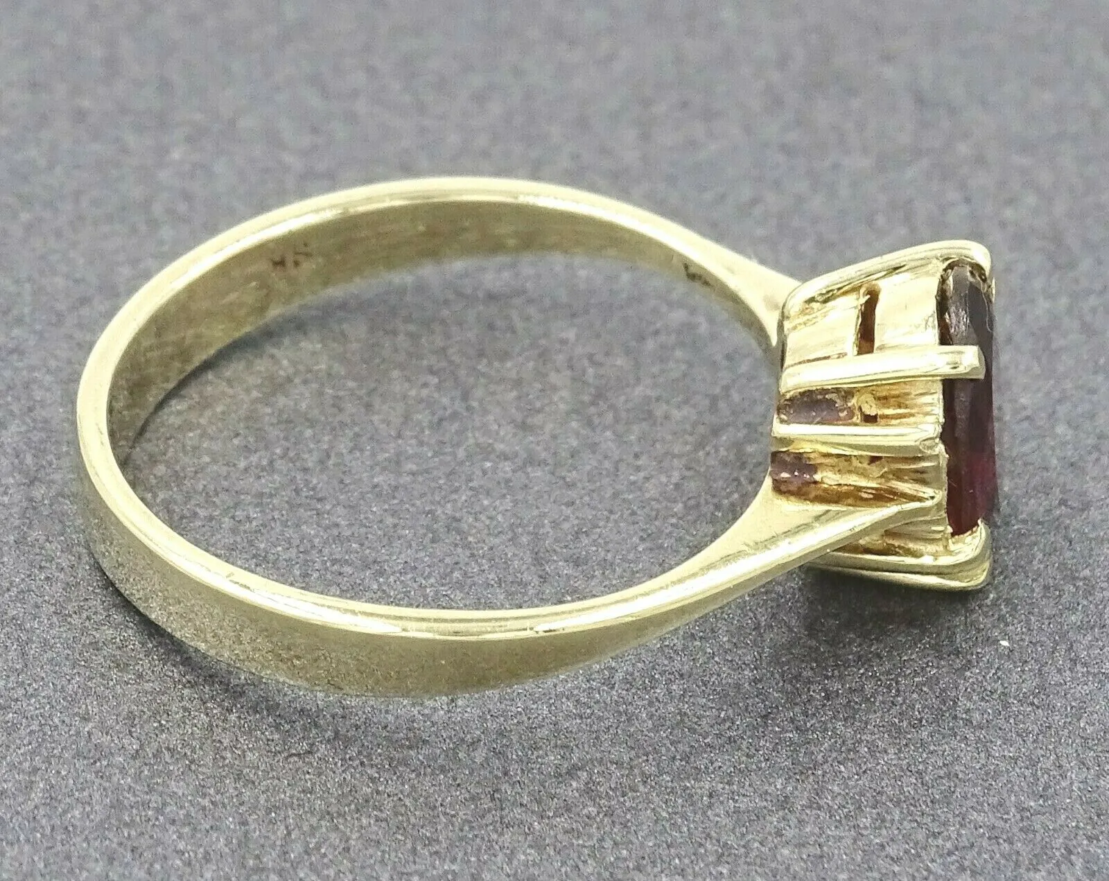 Garnet 9ct Yellow Gold Solitaire Ring