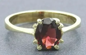 Garnet 9ct Yellow Gold Solitaire Ring