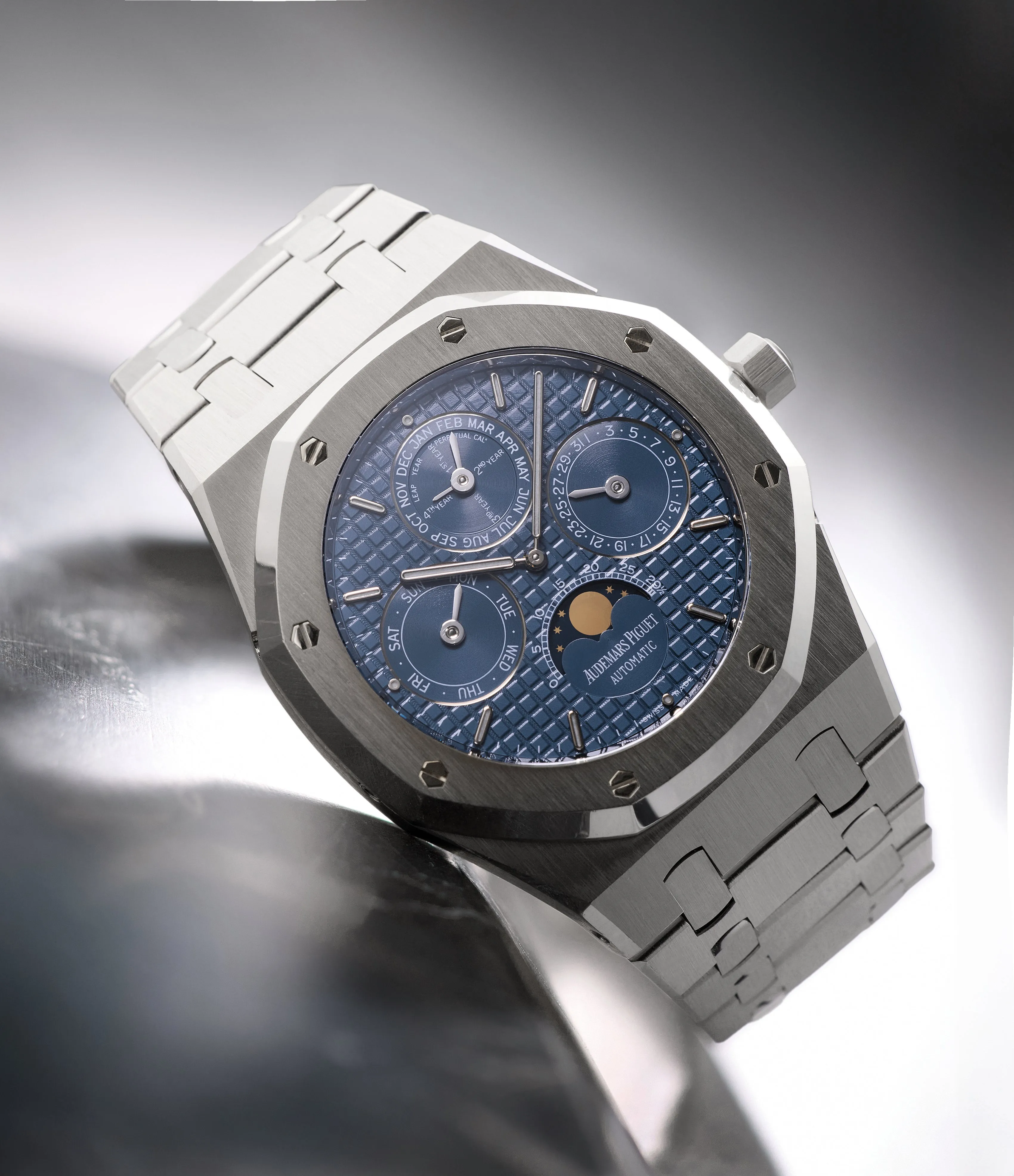 Perpetual Calendar | 25820ST | Stainless Steel