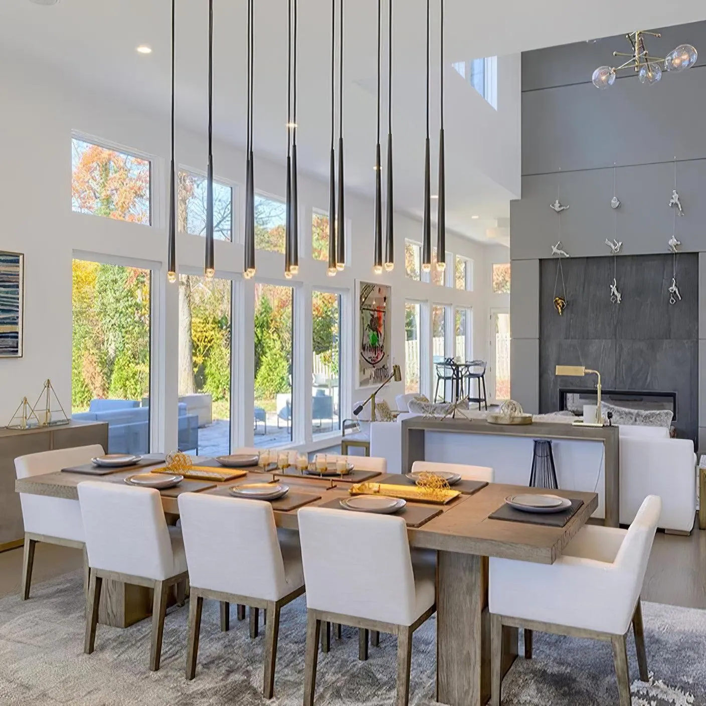 Renaie Loog Chandelier