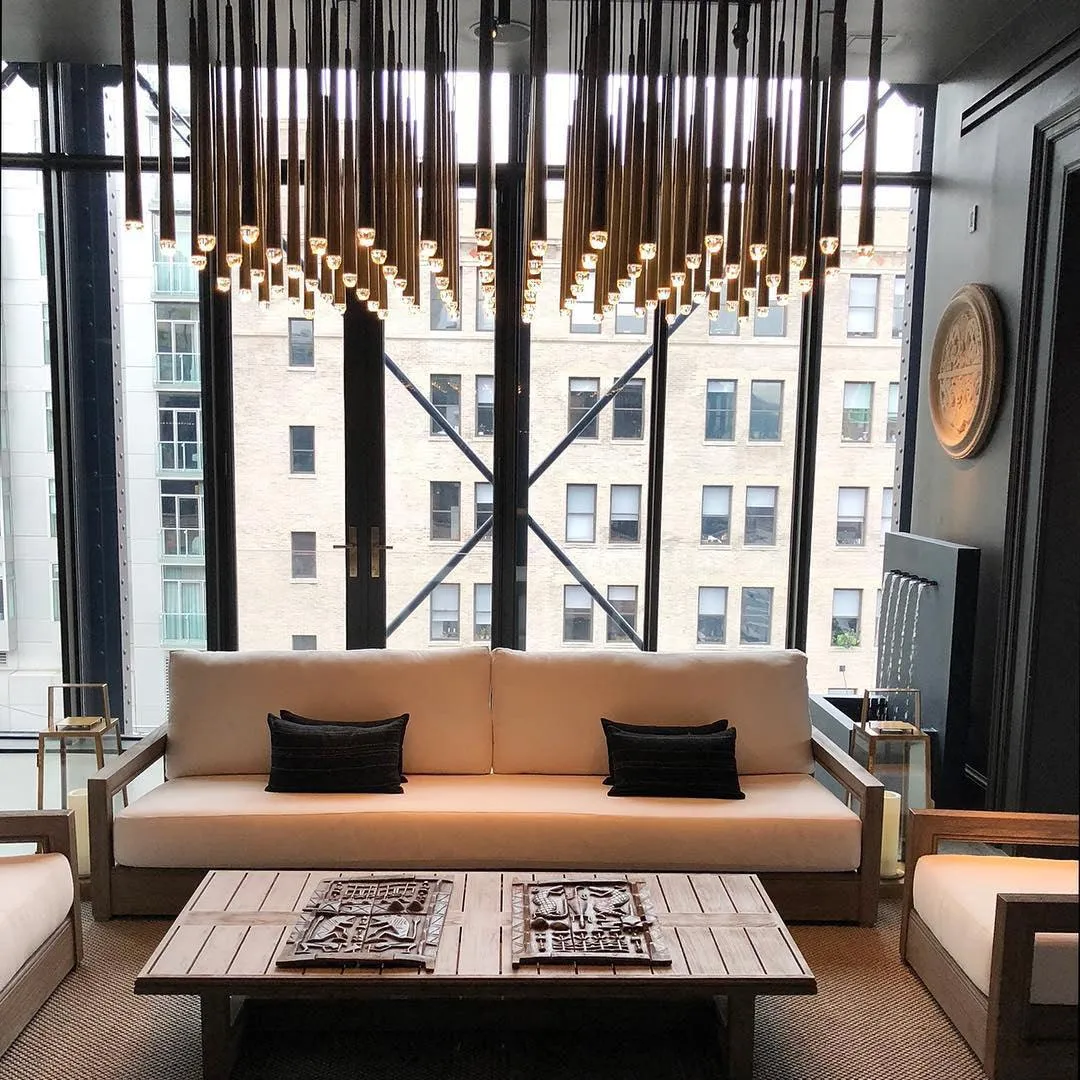Renaie Loog Chandelier