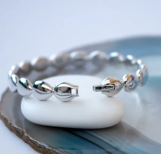 Silver Pebble Glisten Pavé Hinged Bangle