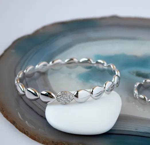Silver Pebble Glisten Pavé Hinged Bangle