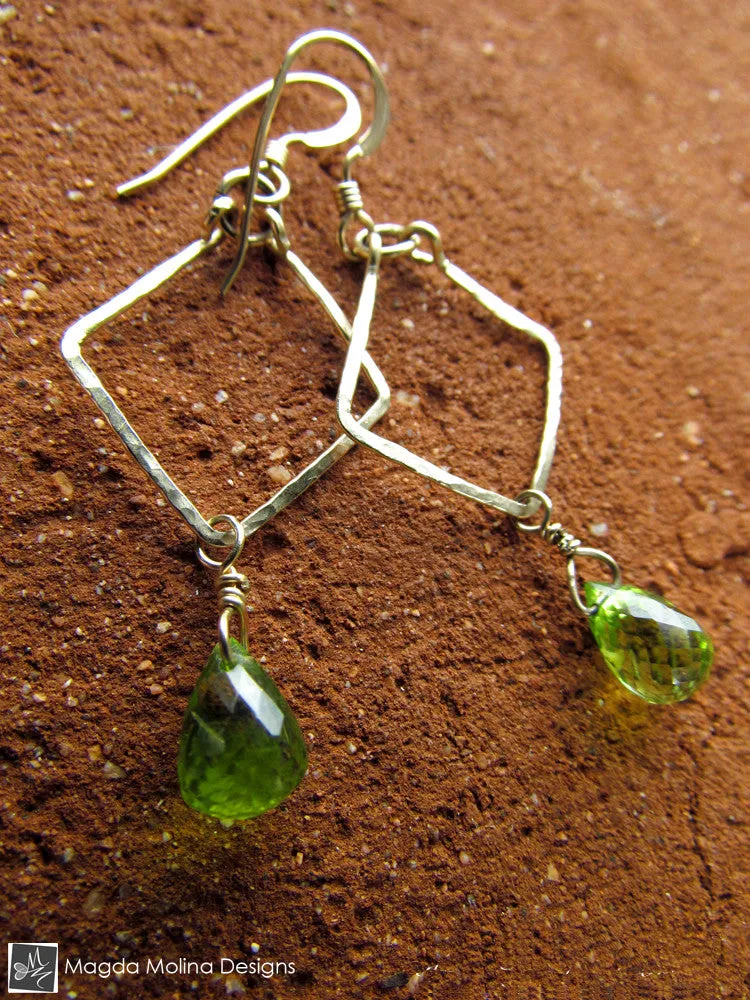 WHOLESALE - The Hammered Gold Diamonds Earrings With Fancy Peridot Drops